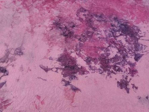 Merített papír gyűrt 80x60 cm világos rózsaszín - lila 1 ív KIFUTÓ TERMÉK