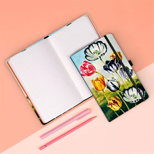 Keménytáblás notesz krémszínű lapokkal, vonalas, leszorító gumiszalaggal Tulips 130x210mm, Presco