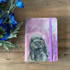   Jegyzetfüzet Alex Clark, vonalas, 14x10,5cm, 160 oldal, gumis,Misty nyuszi